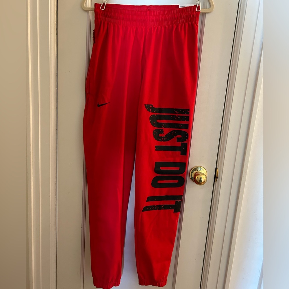 Nike DNA Men’s Woven Basketball Pants NWT 
University Red/Black Sz Small